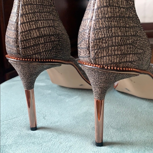 🖤 BCBG Grey Python & Rose Gold Ankle Strap Heels - Picture 3 of 6